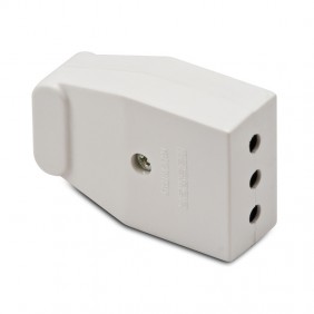 Toma de corriente Master 2P+E 10A 05511