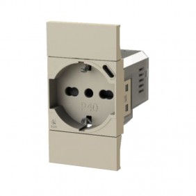 Presa Bipasso e Schuko 4Box P40 con USB 3.0A Bticino Living Now 4B.KM.P40.USB