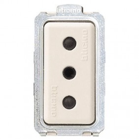 Bticino toma pequeña mágica 2P+E 10A 5113
