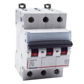 Bticino magnetotérmico 3 polos 16A curva C 4.5...